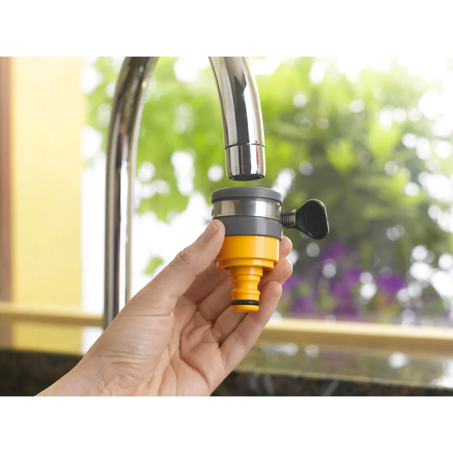 Hozelock Round Garden Mixer Tap Connector - Image 2