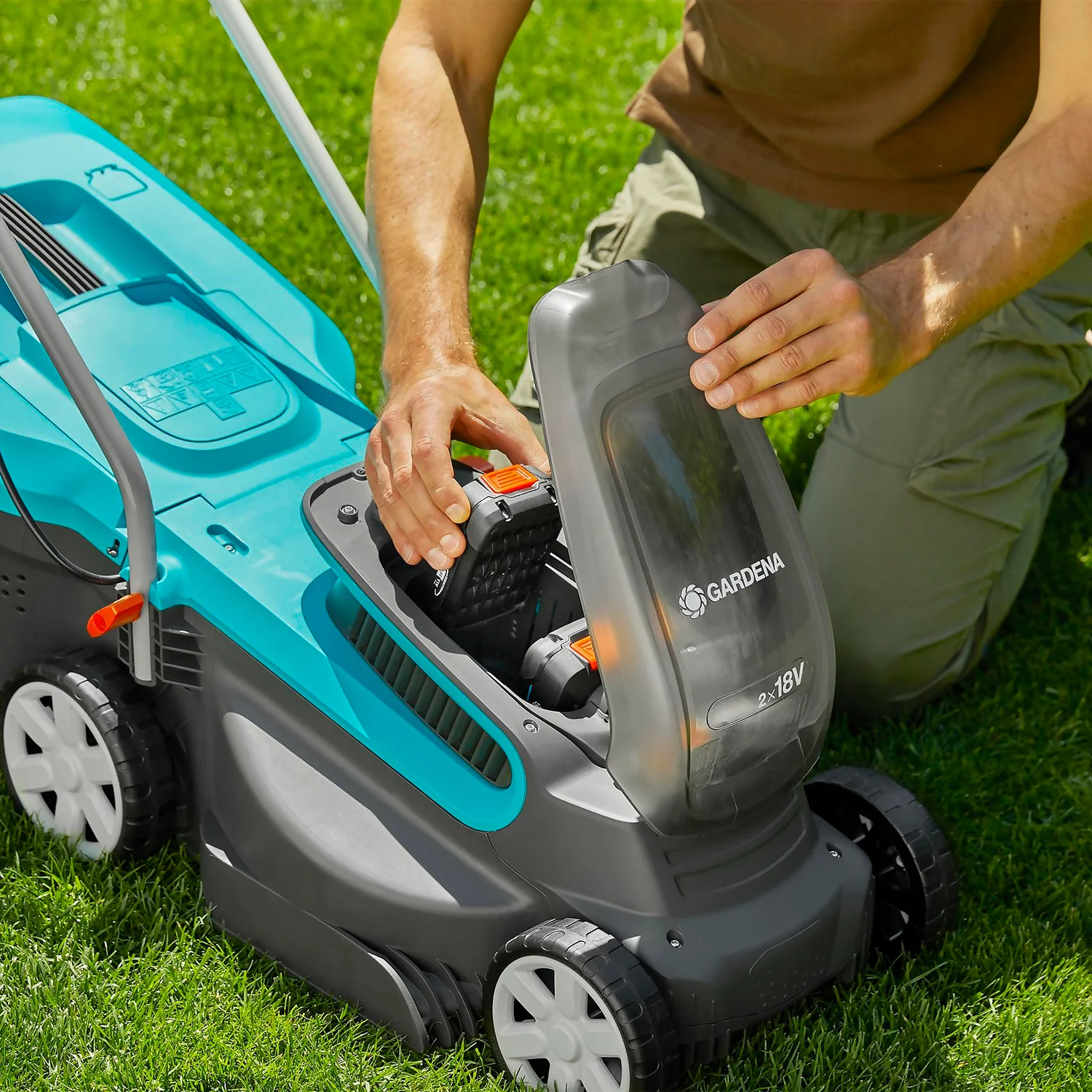 GARDENA 36V PowerMax Cordless Lawn Mower - 32cm - Image 7