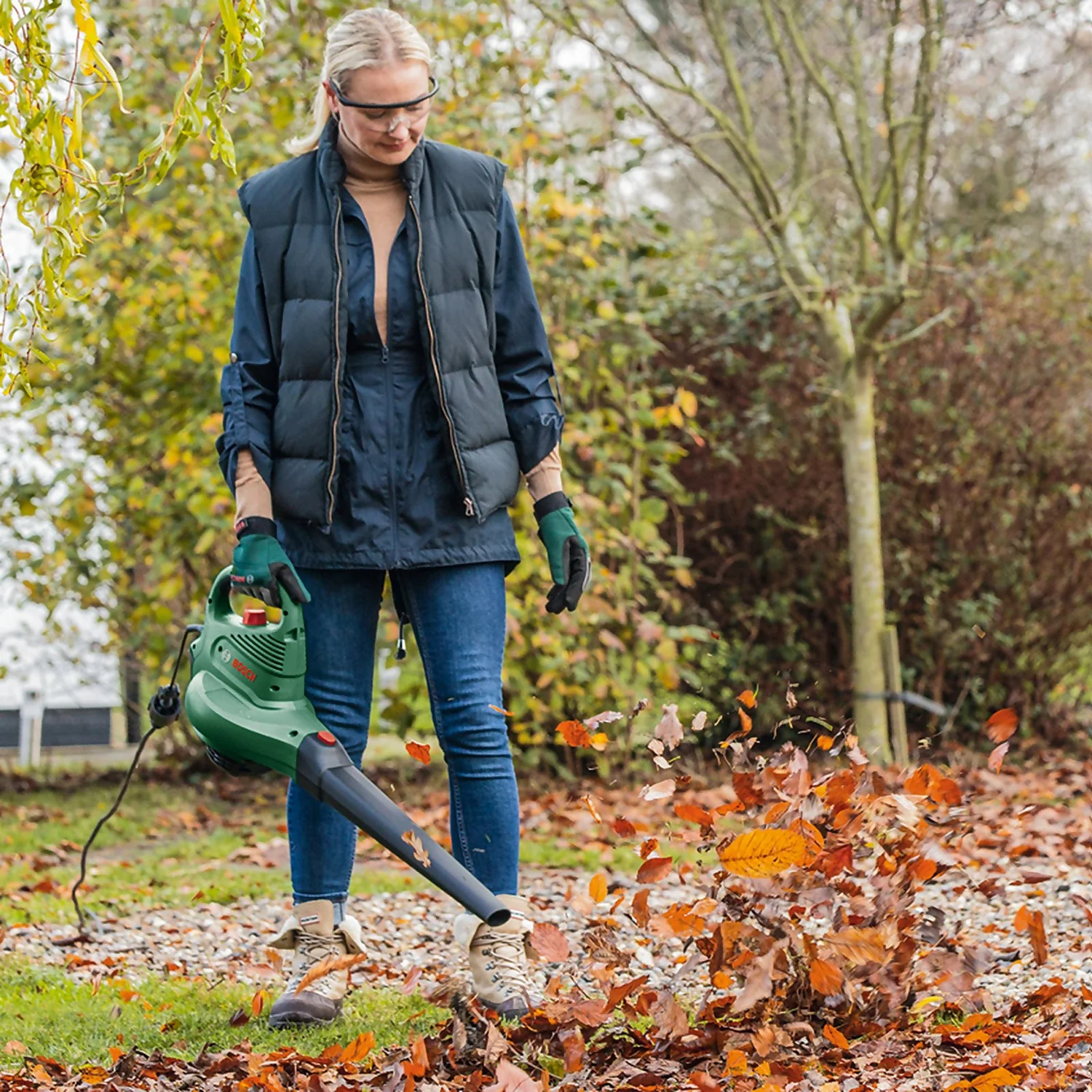 Bosch UniversalGardenTidy 3000 Blower Vac - Image 4